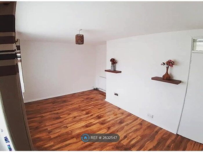 2 Bedroom Flat To Rent In Eynsham Drive, London, SE2