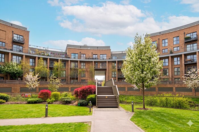 2 Bedroom Flat To Rent In Connersville Way, Croydon, CR0