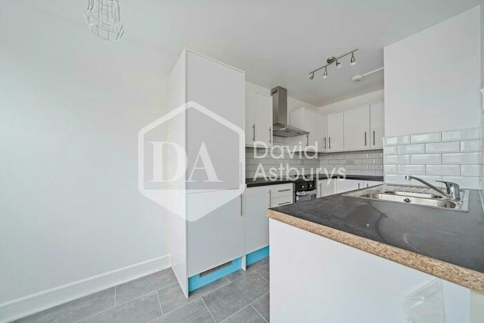 2 Bedroom Apartment To Rent In Cable Street, Limehouse Shadwell, London, E1W