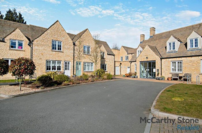 1 Bedroom Apartment For Sale In Hawkesbury Place, Fosseway, Stow On The Wold, GL54