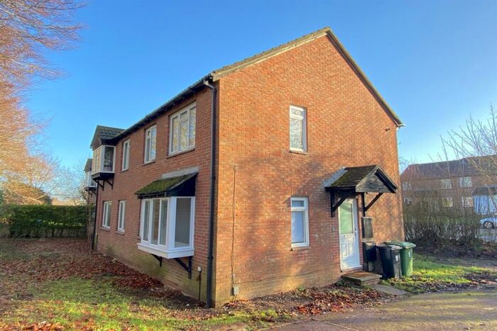 1 Bedroom Maisonette To Rent In Brighton Hill, Basingstoke, RG22
