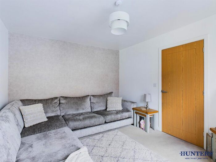 3 Bedroom Semi-Detached House For Sale In Wicstun Way, Market Weighton, York, YO43