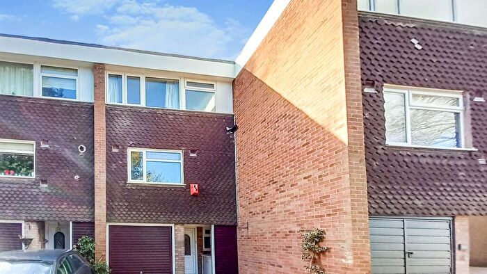 3 Bedroom Town House For Sale In Vernon Close, Leamington Spa, CV32