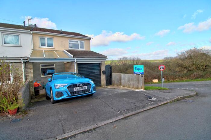 3 Bedroom Semi-Detached House For Sale In Dale View, Bridgend, CF32