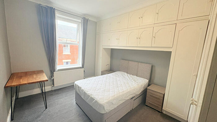 Terraced House To Rent In Kenmure Place, Preston, Lancashire, PR1