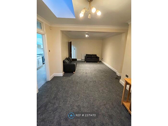 4 Bedroom Semi-Detached House To Rent In Old Cote Drive, Hounslow, TW5