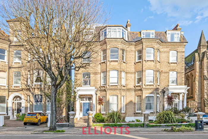 2 Bedroom Apartment For Sale In The Drive, Hove, BN3