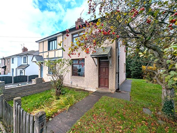 3 Bedroom Semi Detached House For Sale In Lilythorne Avenue, Idle, Bradford, BD10