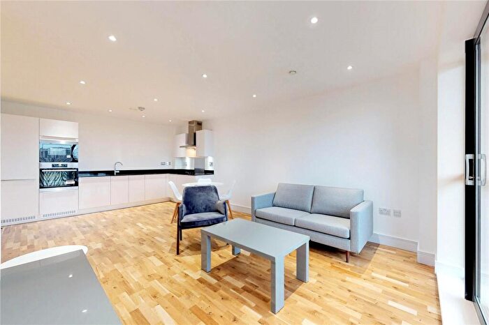 2 Bedroom Flat To Rent In City View Point, London, E14