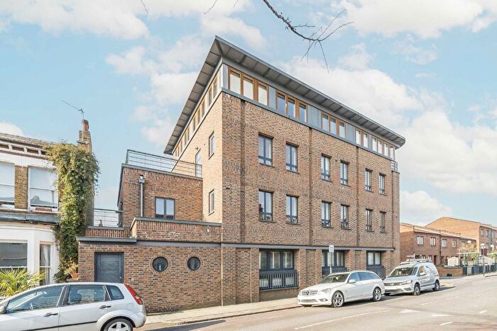 2 Bedroom Flat To Rent In Kepler Road, London, SW4