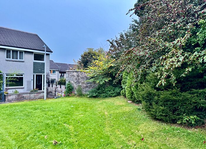 3 Bedroom End Of Terrace House For Sale In Raeden Crescent, Aberdeen, AB15