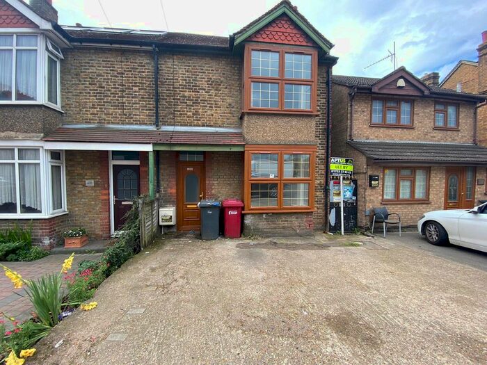 4 Bedroom Semi-Detached House To Rent In London Road, Langley, Slough SL3