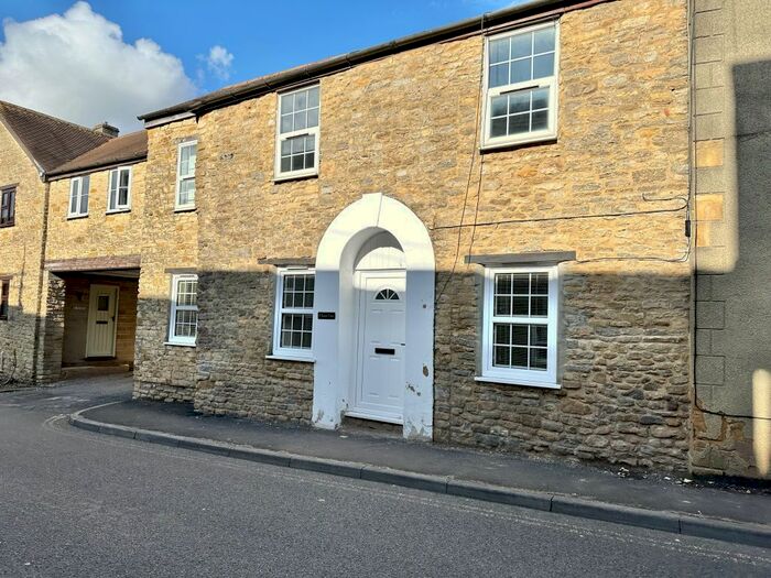 2 Bedroom Flat To Rent In North Street, Wincanton, BA9