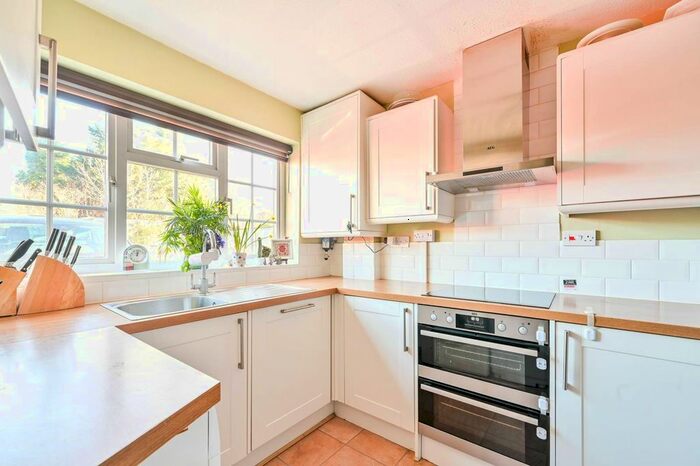 3 Bedroom End Of Terrace House To Rent In Regalfield Close, Guildford, GU2