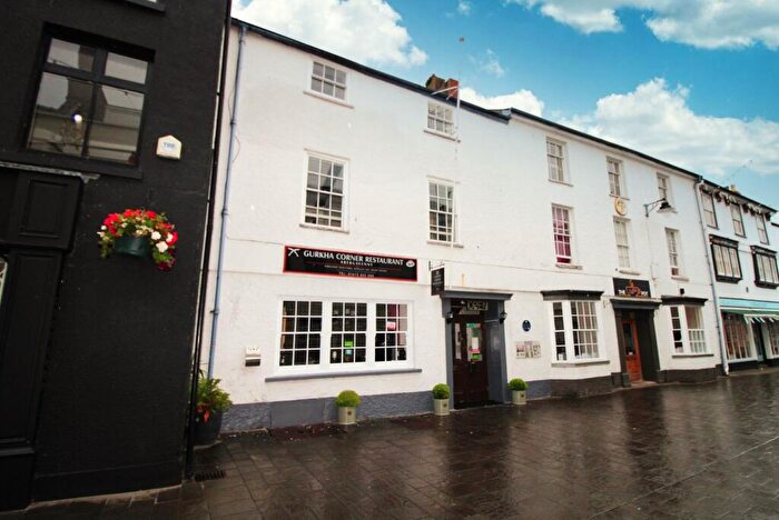 2 Bedroom Flat For Sale In Nevill Street, Abergavenny, NP7