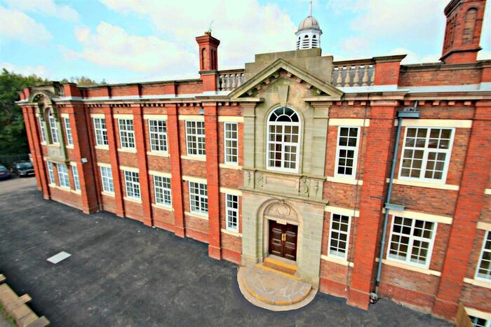 3 Bedroom Flat To Rent In Hartsbridge Road, Oakengates, Telford, TF2