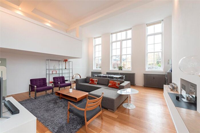 2 Bedroom Flat For Sale In Amies Street, London, SW11