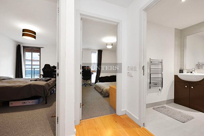 2 Bedroom Flat To Rent In Crampton Street, London, SE17