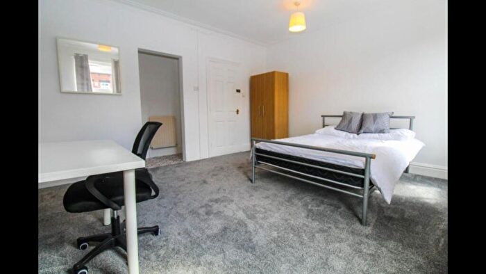 5 Bedroom House To Rent In Stanmore Street, Leeds, LS4