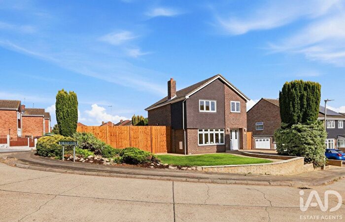 4 Bedroom Detached House For Sale In Chilham Close, Basildon, SS13