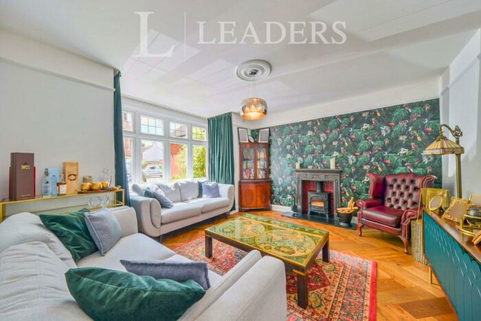 5 Bedroom Detached House To Rent In Brampton Road, AL1