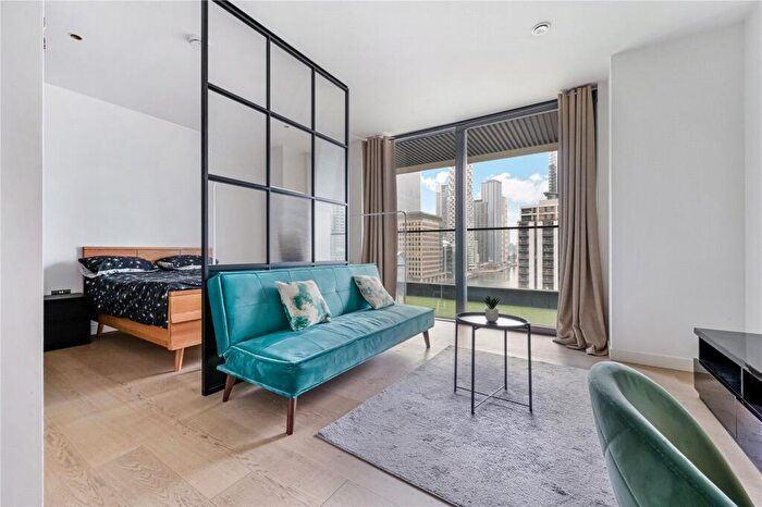 Apartment To Rent In Wards Place, London, E14