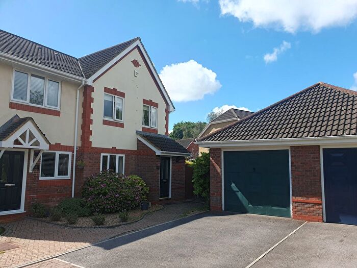 3 Bedroom End Terrace House To Rent In Larkspur Drive, Chandlers Ford, SO53