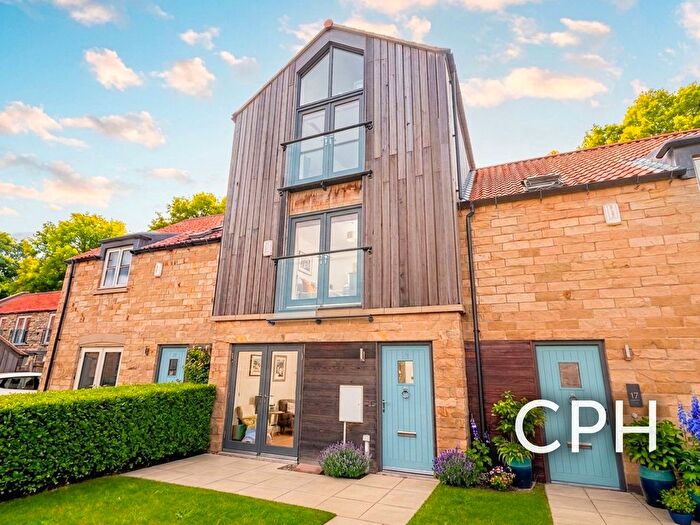 4 Bedroom Terraced House For Sale In Granary Way, Cloughton, YO13