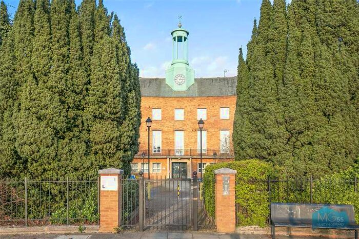 2 Bedroom Apartment To Rent In Constable Close, Friern Barnet, London, N11