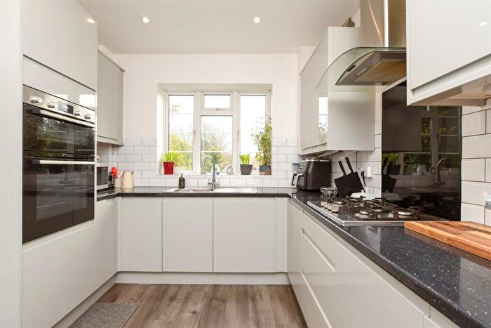 4 Bedroom Detached House For Sale In Birling Road, Snodland, Kent, ME6