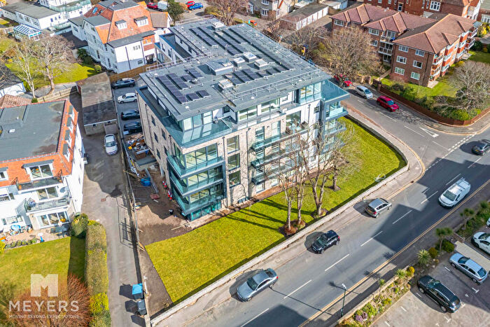 2 Bedroom Flat For Sale In Wollstonecraft Road, Bournemouth, BH5