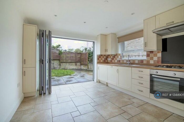 5 Bedroom Semi-Detached House To Rent In St Clairs Road, Croydon, CR0