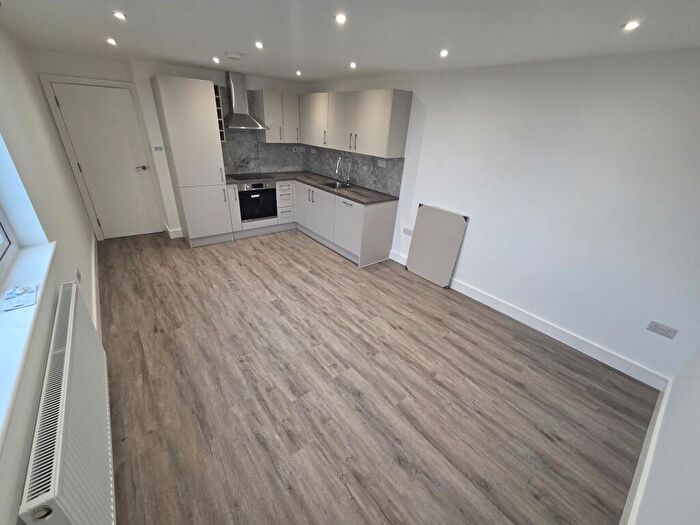 2 Bedroom Apartment To Rent In Russell Rise, Luton, LU1