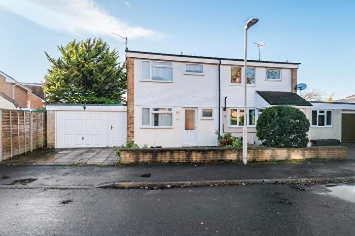 3 Bedroom Semi Detached House For Sale In Turners Drive, Thatcham, Berkshire, RG19