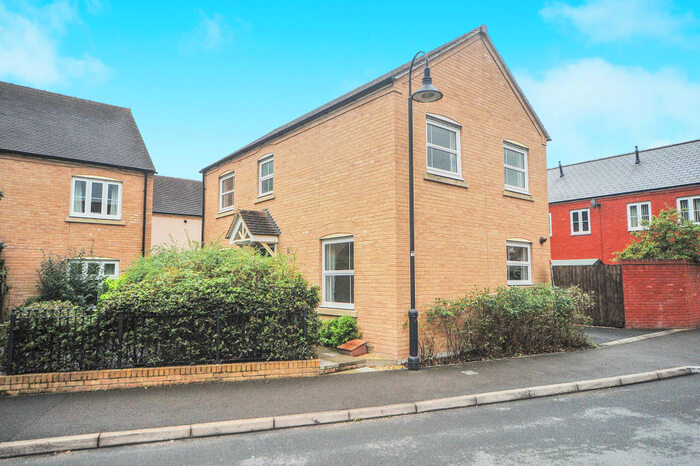 3 Bedroom House To Rent In Haydon End, SN25