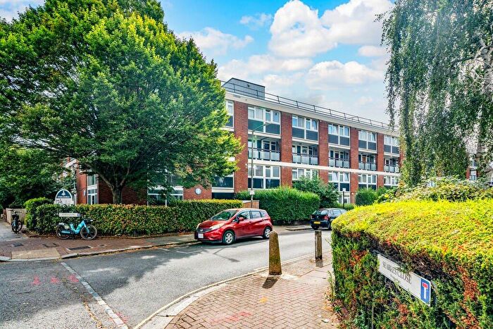 3 Bedroom Flat To Rent In Searles Close, Battersea, SW11