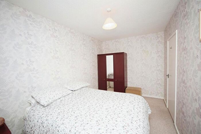 3 Bedroom End Of Terrace House For Sale In Bilbury Close, Redditch, B97