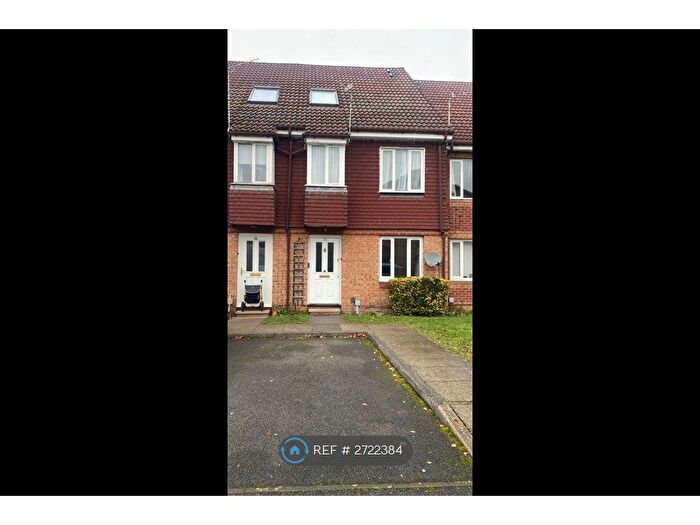 1 Bedroom Maisonette To Rent In Varsity Drive, London, TW1