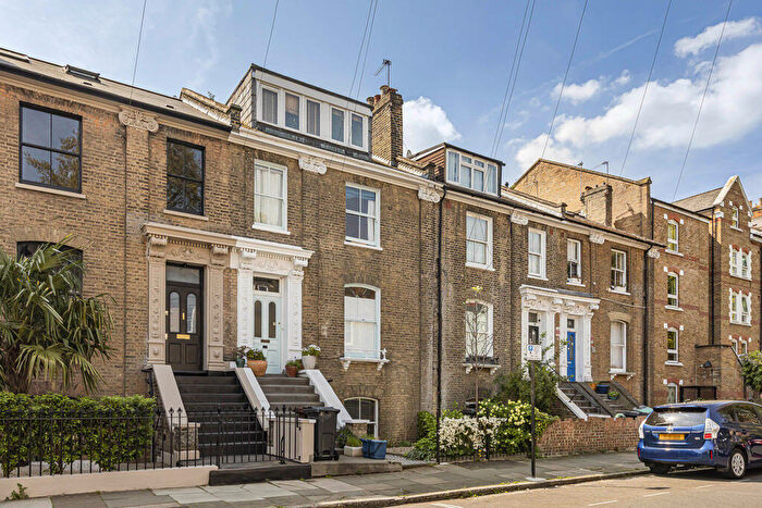 1 Bedroom Apartment For Sale In Colvestone Crescent, London, E8