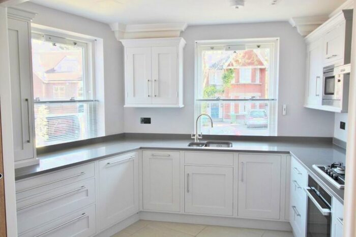 2 Bedroom Flat To Rent In London Road, Sevenoaks, TN13