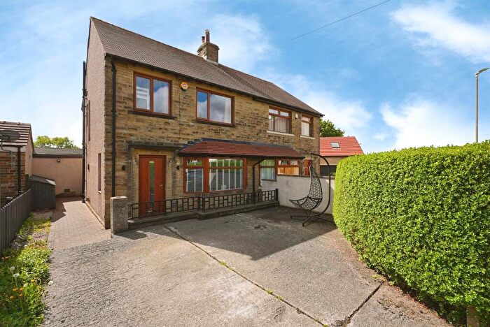 4 Bedroom Semi-Detached House For Sale In Burnside Avenue, Halifax, HX3