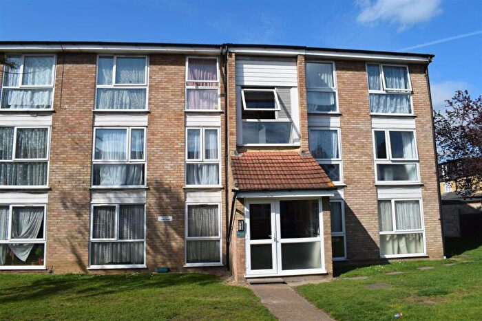 2 Bedroom Flat To Rent In Lynn Road, Gants Hill, IG2