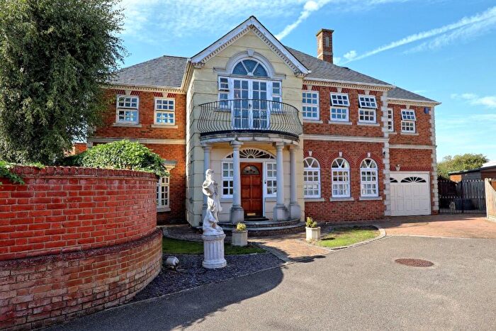 6 Bedroom Detached House For Sale In George Close, Canvey Island, SS8