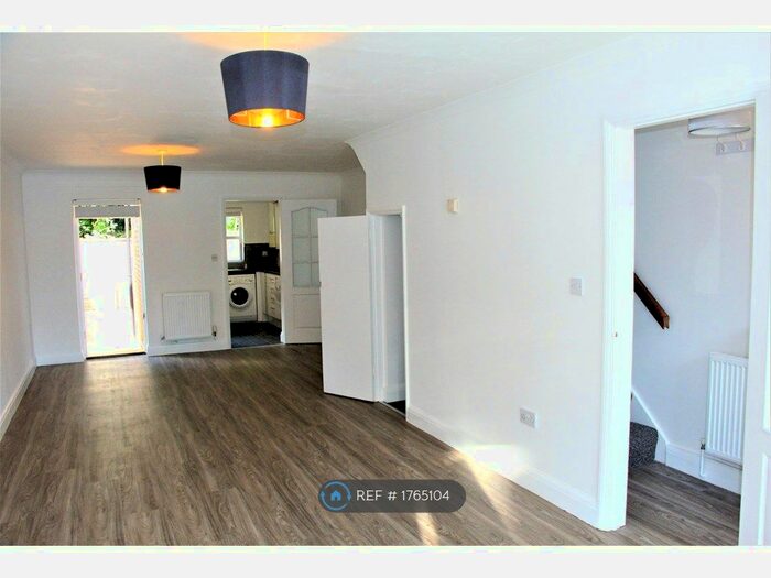 3 Bedroom Semi-Detached House To Rent In Stable Cottages, Guildford, GU1