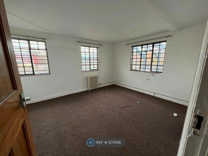 6 Bedroom Flat To Rent In Bridge Street, Pinner HA5