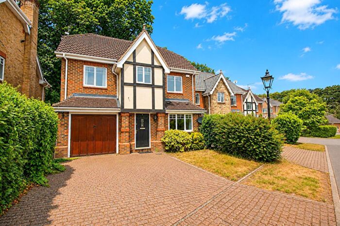 4 Bedroom Detached House To Rent In Queens Ride, Crowthorne, RG45