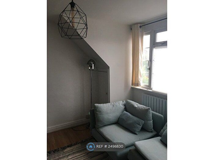 2 Bedroom Flat To Rent In Verdant Court, London, SE6