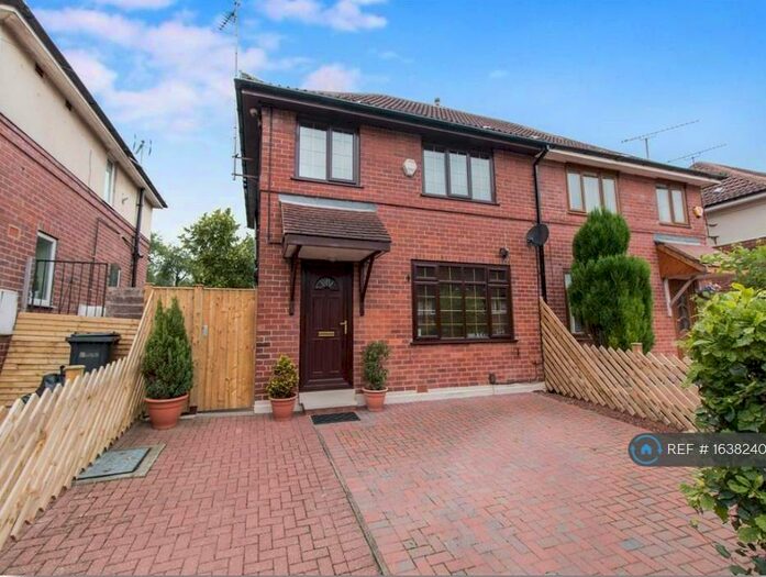 3 Bedroom Semi-Detached House To Rent In Greenview Close, Leeds, LS9