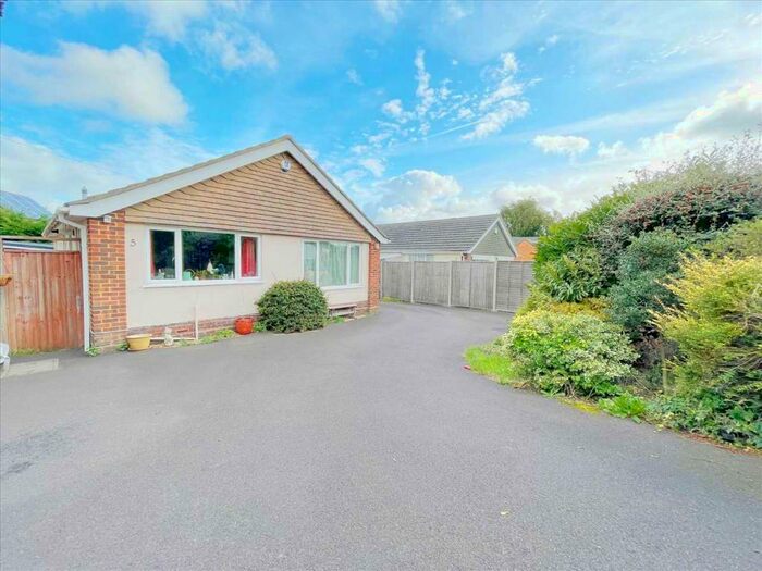 Houses for sale & to rent in BH10 4DS, Columbia Road, Wallisdown And