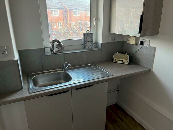 Flat To Rent In Maple House, Vicars Court, Clipstone, NG21